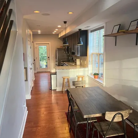Sun-Filled Capitol Hill Home W/ Parking & Roofdeck
